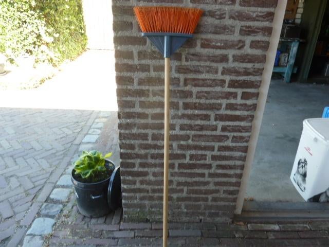 Campingbezempje, Caravans en Kamperen, Ophalen, Zo goed als nieuw