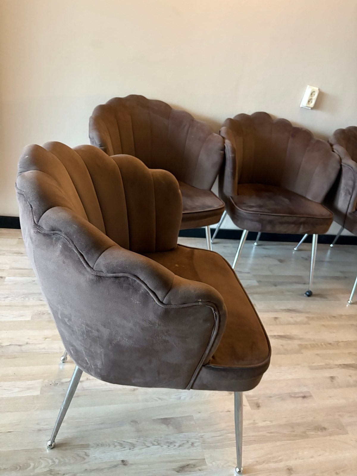 4 bruine eetkamerstoelen - Gebruikt, Huis en Inrichting, Stoelen, Ophalen, Gebruikt, Bruin, Vier