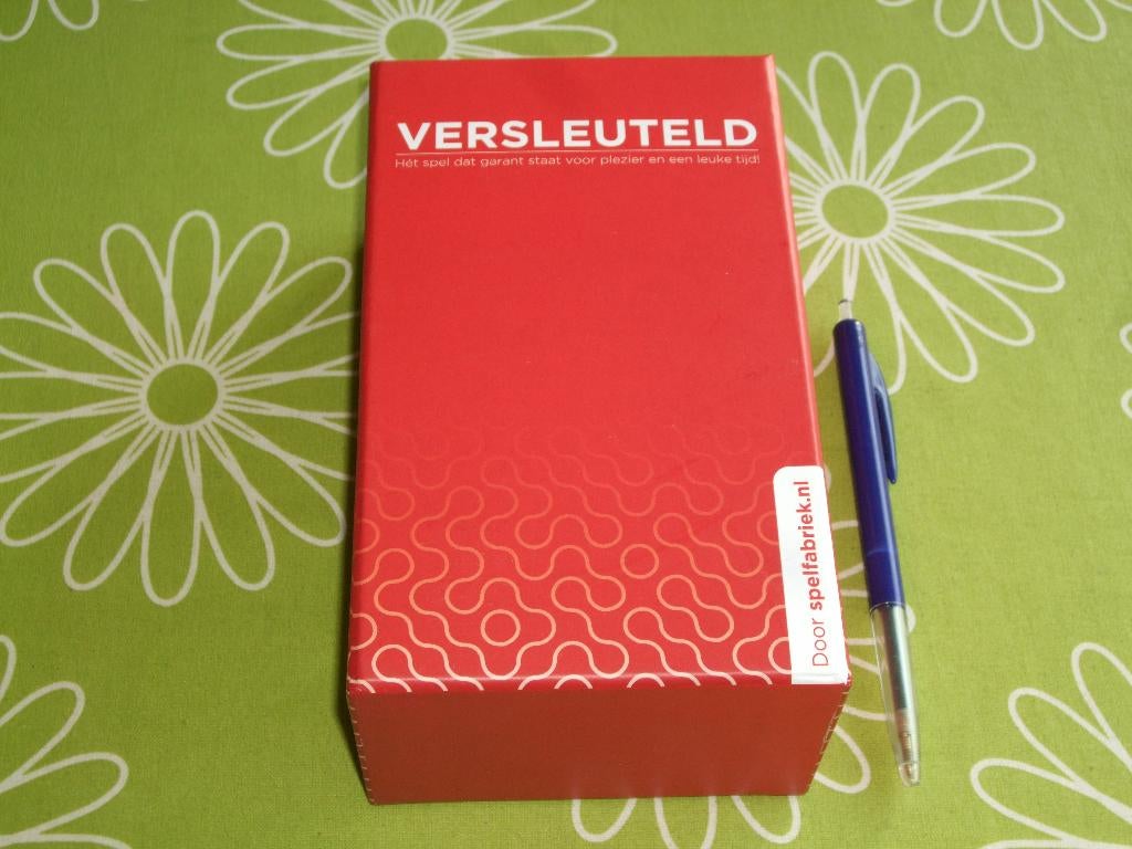 Versleuteld - Het spel dat garant staat voor plezier!, Vijf spelers of meer, Ophalen of Verzenden, Zo goed als nieuw