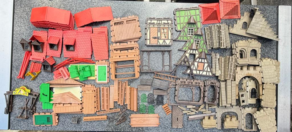 Grote partij onderdelen (vakwerk-)huizen/kasteel/boerderij, Kinderen en Baby's, Speelgoed | Playmobil, Ophalen of Verzenden, Gebruikt