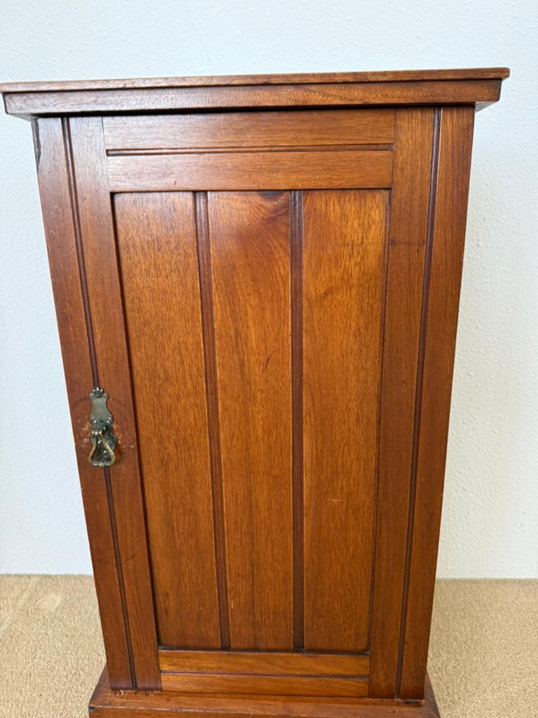 Vintage houten kastje / klein brocante opbergkastje, Antiek en Kunst, Ophalen