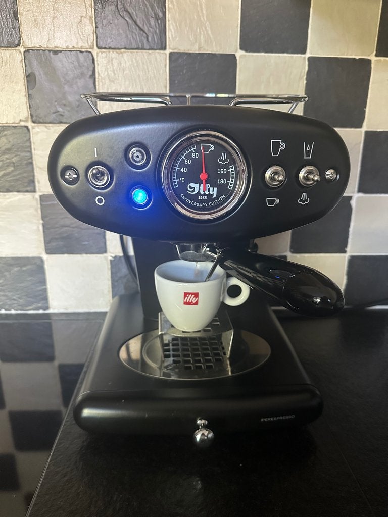 koffie machine illy, Witgoed en Apparatuur, Koffiepads en cups, Gebruikt, 10 kopjes of meer, Koffiemachine