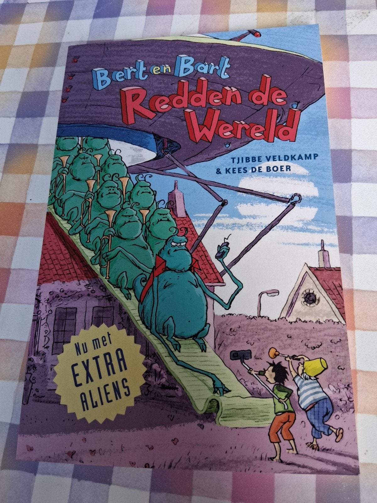 boekje tjibbe veldkamp - bert en bart redden de wereld, Ophalen of Verzenden, Gelezen, Fictie algemeen
