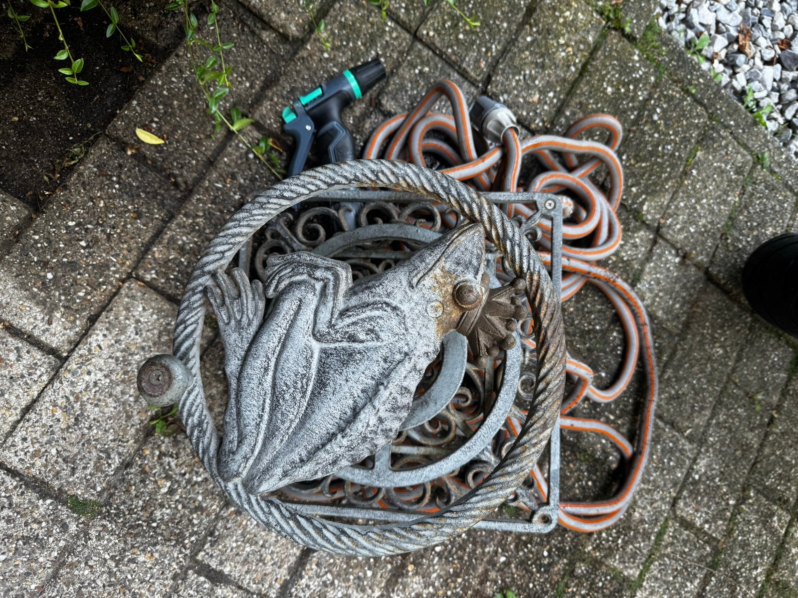 Decoratieve gietijzeren tuinslanghouder met kikker, Ophalen, Gebruikt