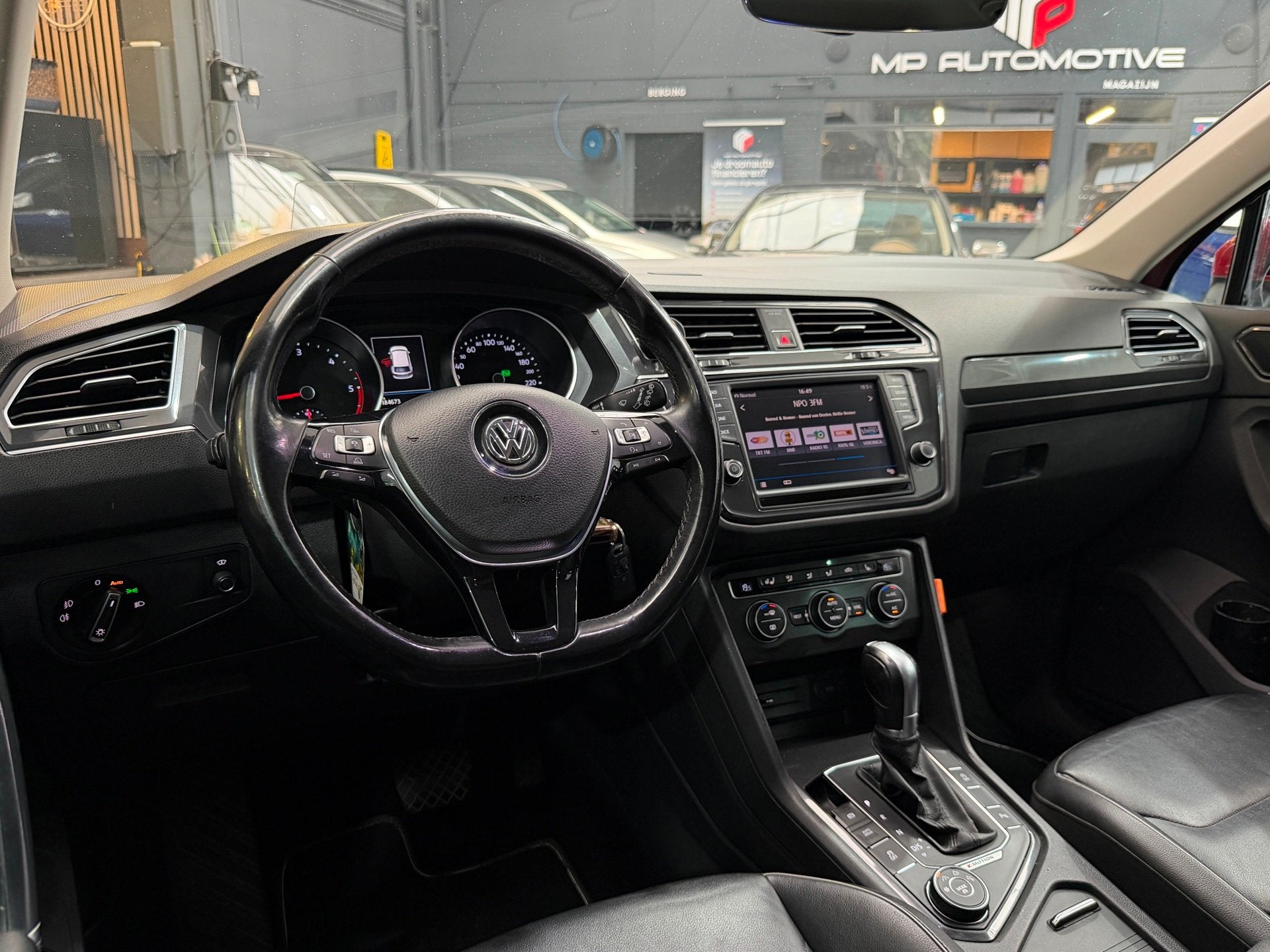 Volkswagen Tiguan 2.0 TDI 240PK DSG 4Motion Highline|Memory|, Auto's, Automaat, Gebruikt, 2500 kg, Leder