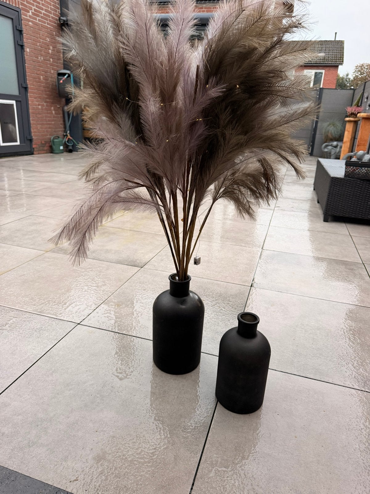 Set van 2 zwarte vazen met pampas pluimen, Ophalen, Overige materialen, Zwart, Inclusief decoratie