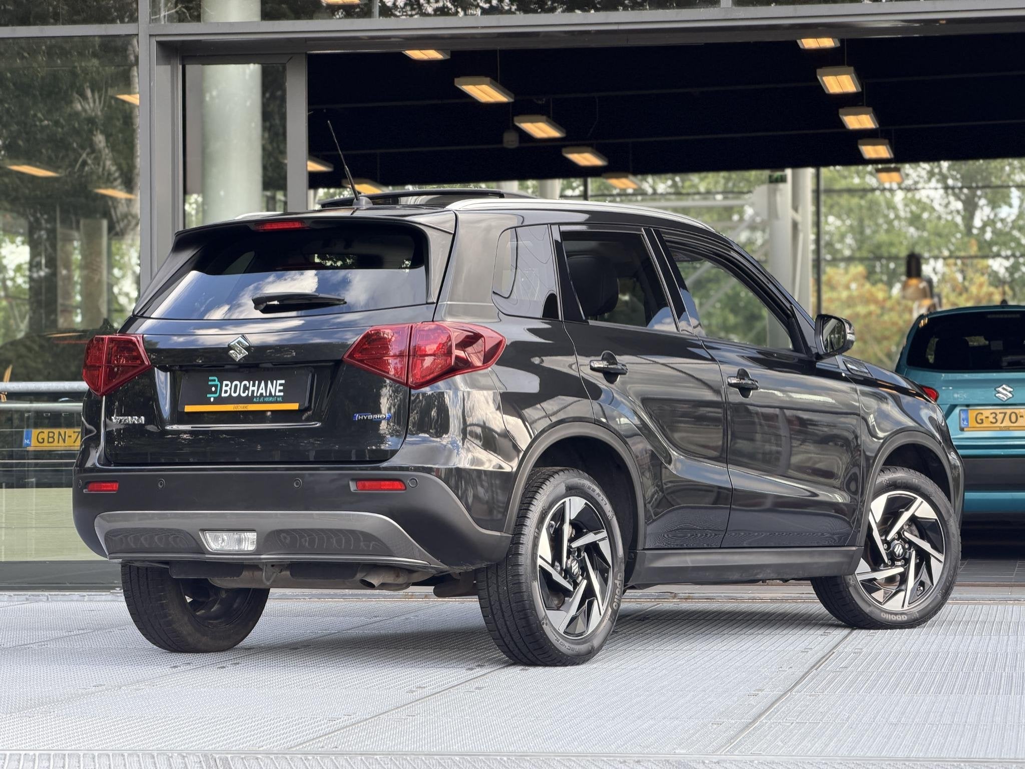 Suzuki Vitara 1.5 Hybrid Style Automaat 115PK | Panoramadak, Auto's, Gebruikt, 400 kg, 116 pk, Zwart
