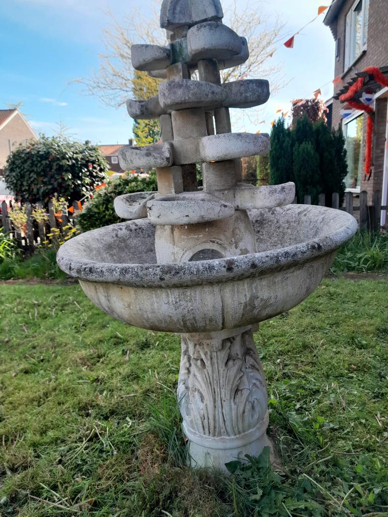 Prachtige fontein, Tuin en Terras, Ophalen, Zo goed als nieuw, Beton, Fontein