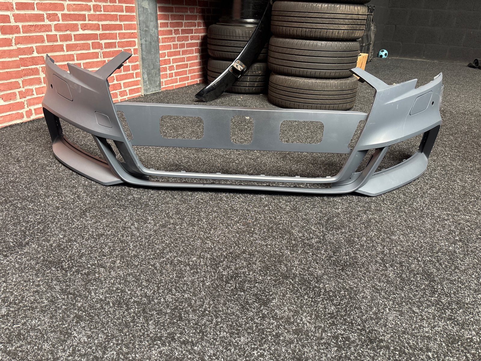 Audi A3 2018 Sedan Voorbumper met PDC en Koplamp Sproeiers, Auto-onderdelen, Gebruikt, Voor, Bumper, Audi
