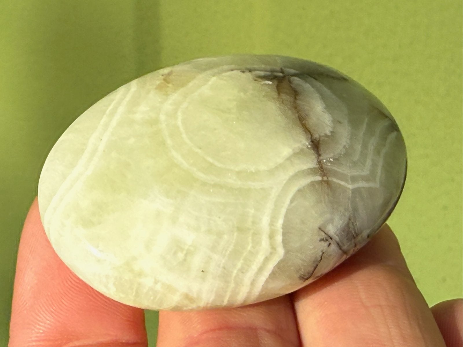 Zeegroene Aragoniet uit Indonesië handsteen mineralen, Ophalen of Verzenden, Mineraal