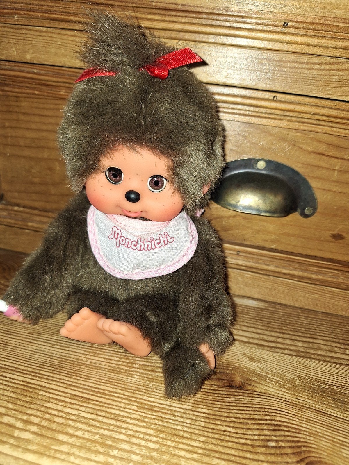 Nieuwe Monchhichi knuffel met slabbetje en strik, Overige merken, Overige karakters, Overige typen, Nieuw