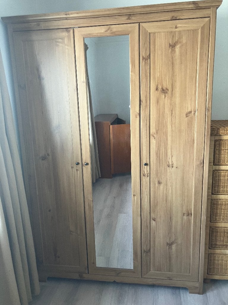 grenen kleerkast, Ophalen, Gebruikt, 100 tot 150 cm, Met plank(en)