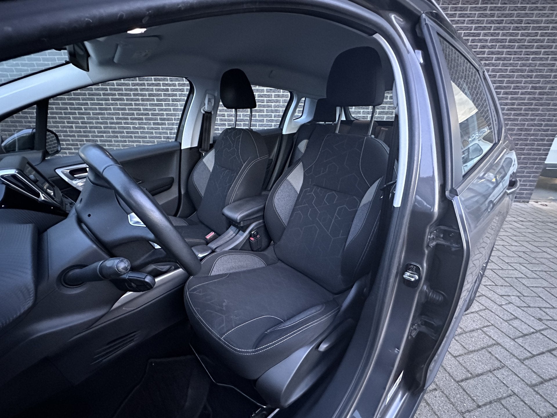 Peugeot 2008 1.2 PureTech Blue Lion | Airco | Radio | DAB+, Auto's, Voorwielaandrijving, Stof, 23 km/l, Origineel Nederlands