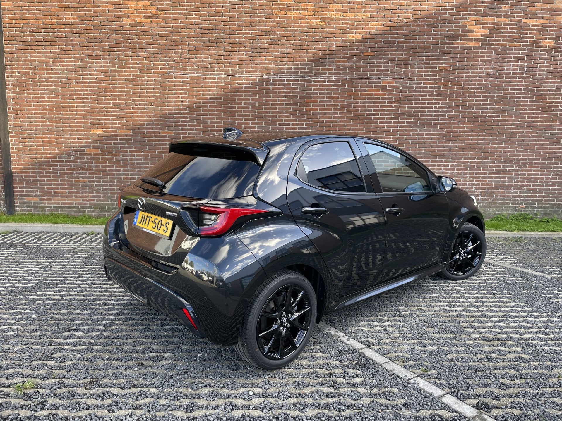 Mazda 2 Hybrid 1.5 Homura Plus (bj 2025, automaat), Auto's, Dealer onderhouden, 450 kg, Gebruikt, Bedrijf