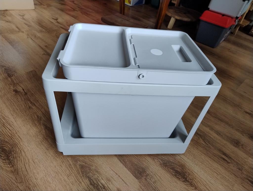 IKEA Hallbar 22l + frame, Huis en Inrichting, Woonaccessoires | Prullenbakken, Ophalen, Kunststof, Minder dan 50 cm, 20 tot 30 liter