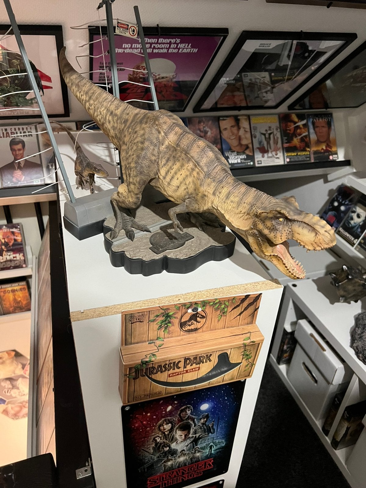Sideshow Jurassic Park Break-Out T-Rex Statue, Verzamelen, Film en Tv, Ophalen, Zo goed als nieuw, Beeldje, Replica of Model