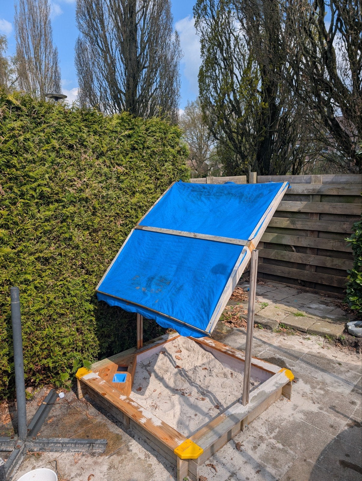 Zandbak met afdekzeil en parasolhouder, Ophalen, Gebruikt