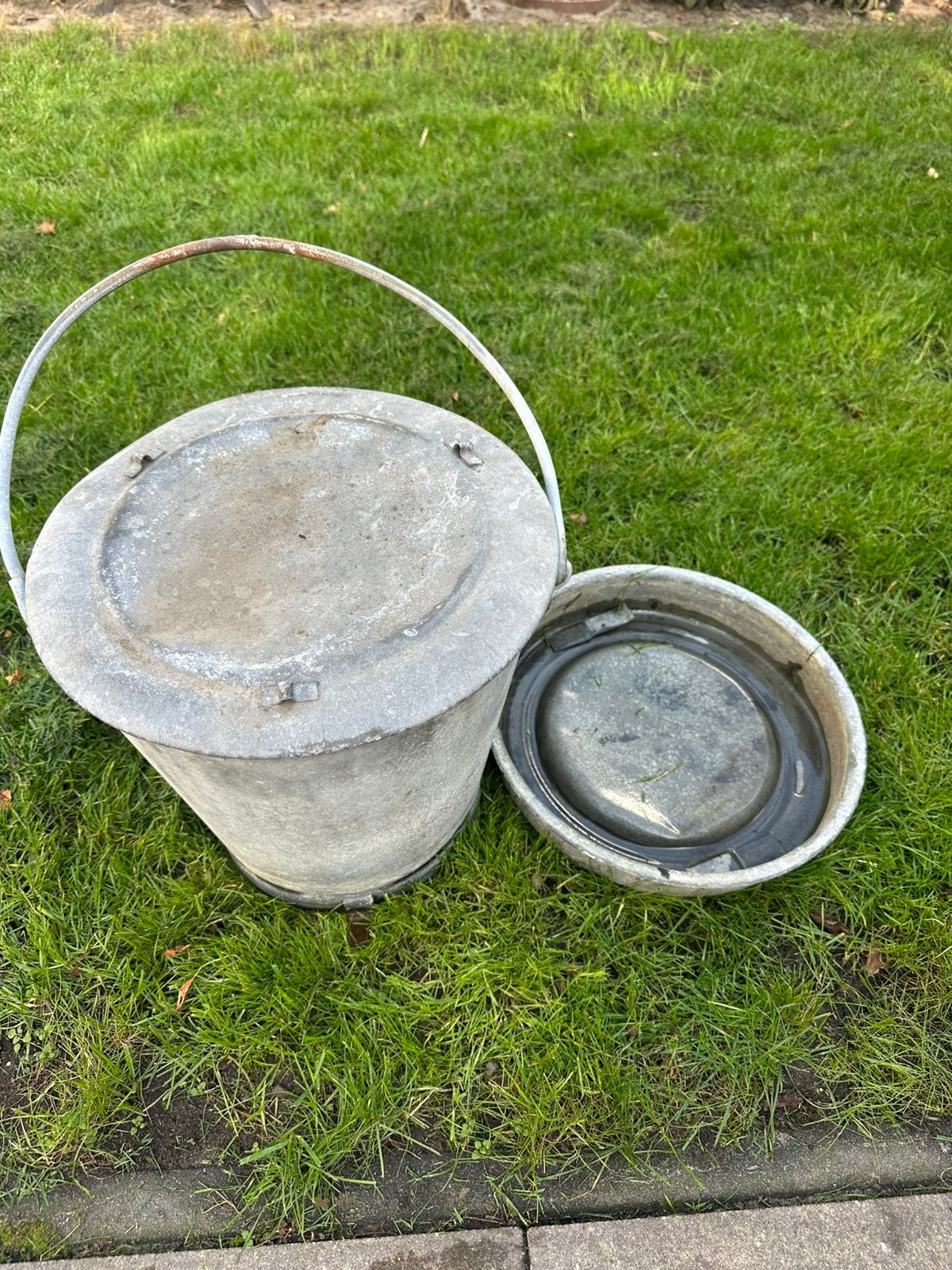 Zinken kippenvoeremmer, Ophalen, Gebruikt, Drinken en Voederen