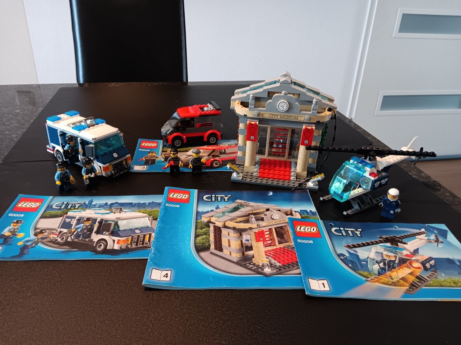 LEGO City Museum Inbraak 60008 met voertuigen en figuren, Ophalen of Verzenden, Zo goed als nieuw, Overige merken