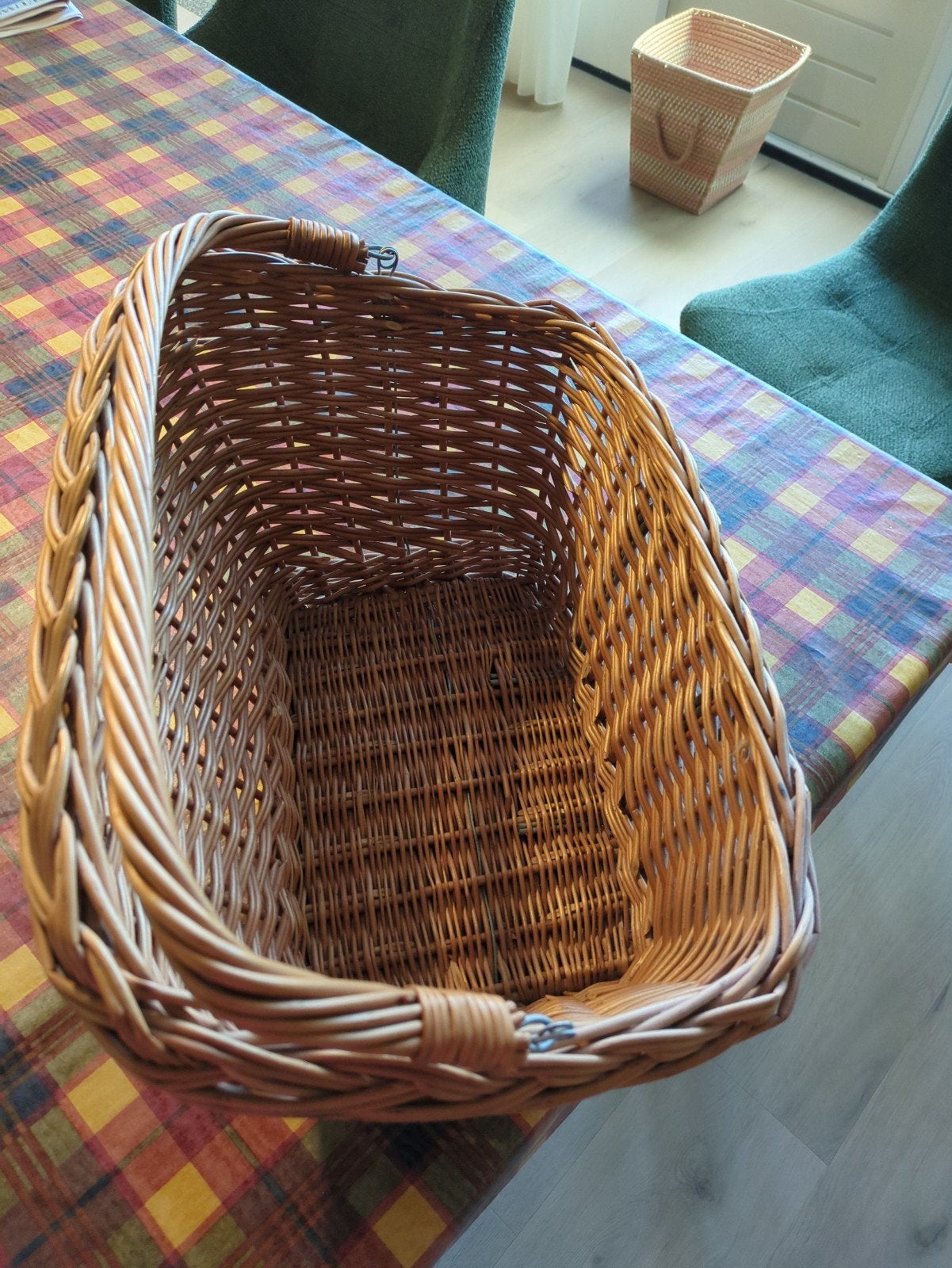 Rotan fietsmand met handvat en haken, Fietsen en Brommers, Ophalen of Verzenden, Gebruikt, Fietsmand, Stuurbevestiging