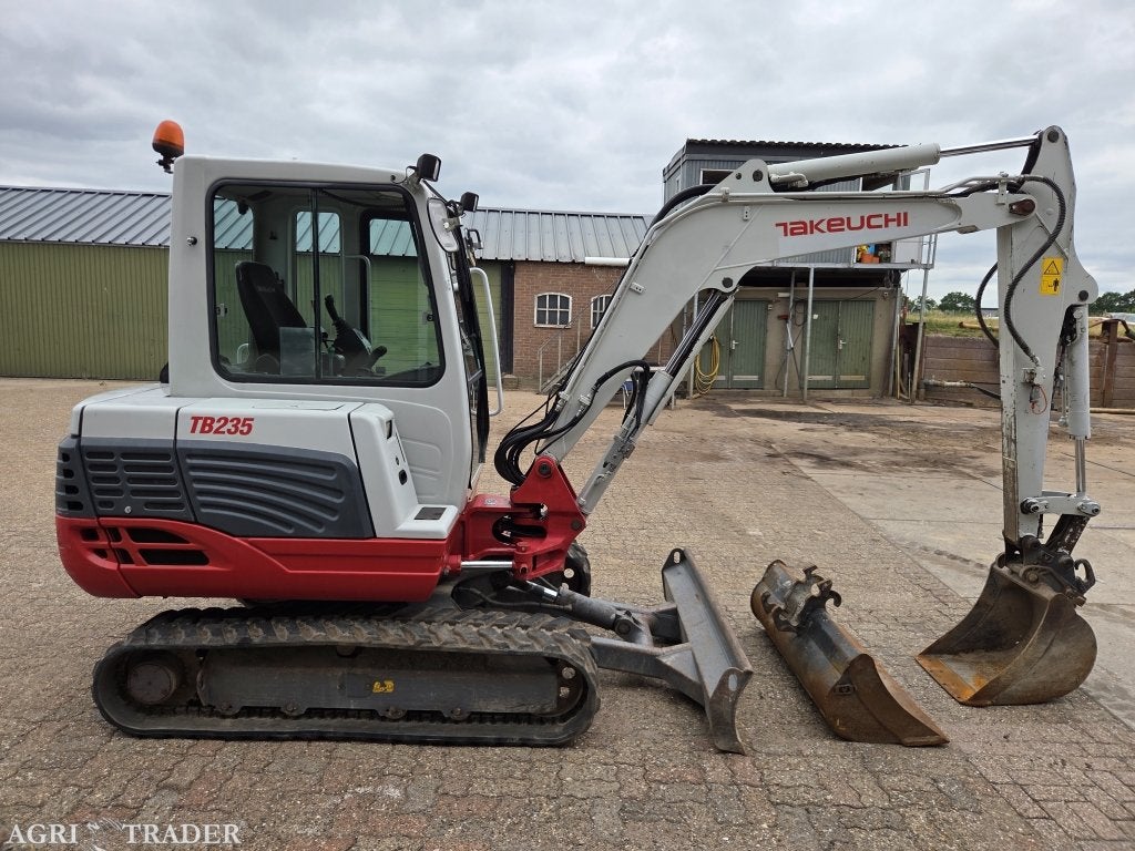 Takeuchi TB235 3.5T (2014) minigraver, -, Niet opgegeven, Ophalen of Verzenden, Niet opgegeven