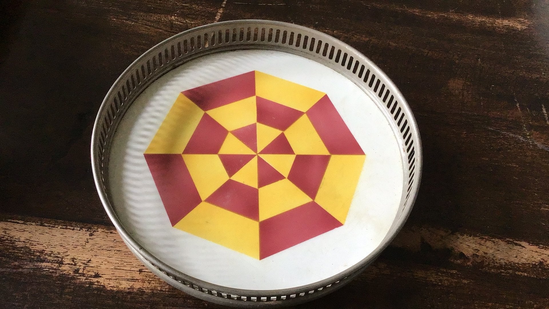 Te koop ronde antieke onderzetter keramiek grafisch metaal, Ophalen of Verzenden