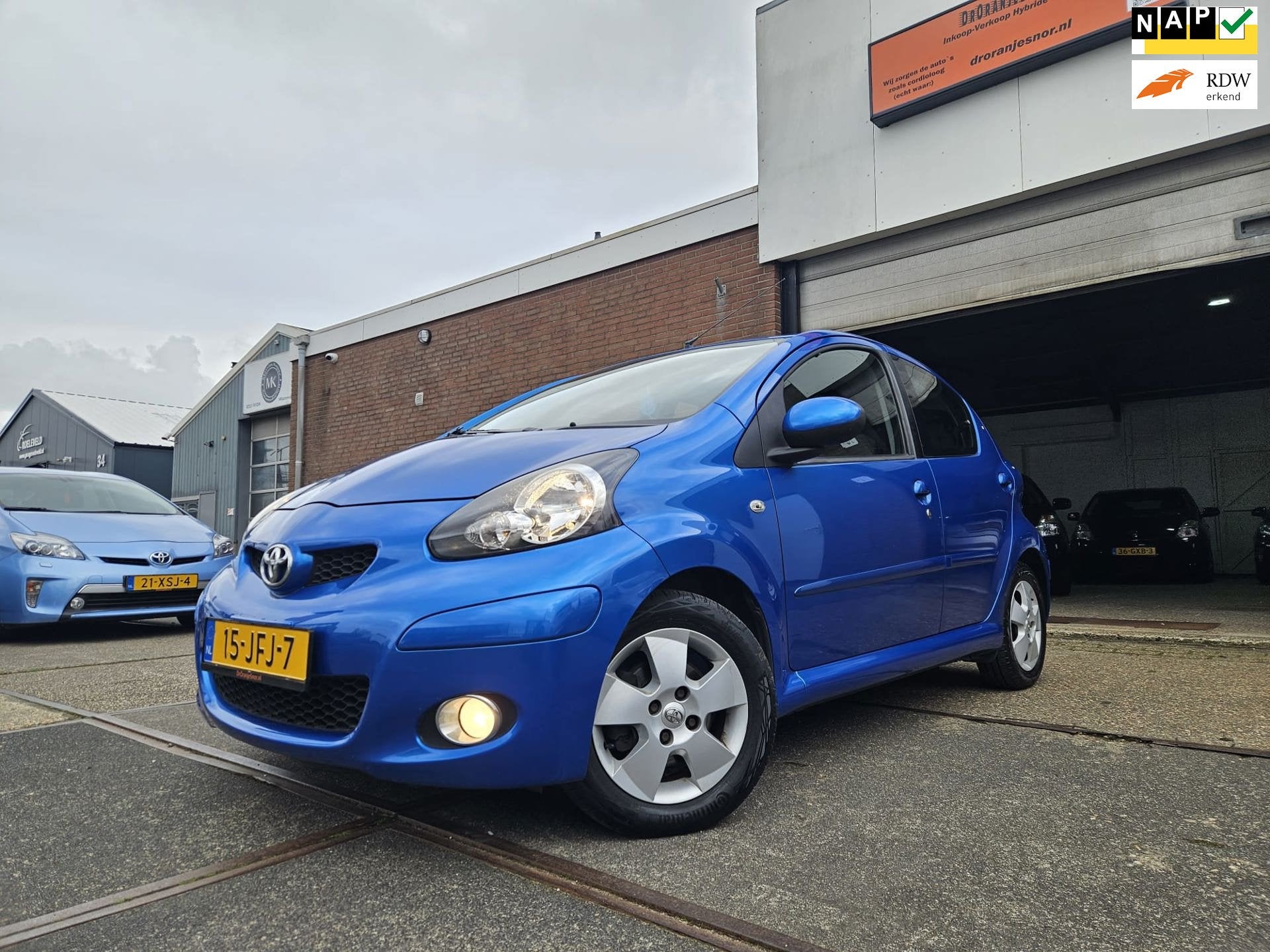 Toyota Aygo 1.0-12V Dynamic Blue GARANTIE APK nieuw, Voorwielaandrijving, Gebruikt, 68 pk, Origineel Nederlands