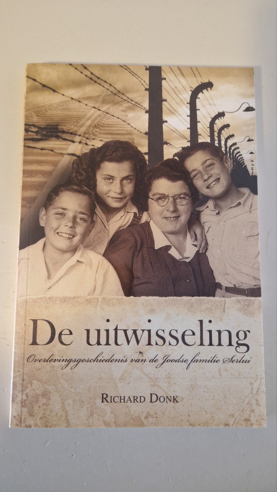 De uitwisseling - Overlevingsgeschiedenis Joodse familie, Ophalen of Verzenden, 20e eeuw of later, Zo goed als nieuw, Richard Donk