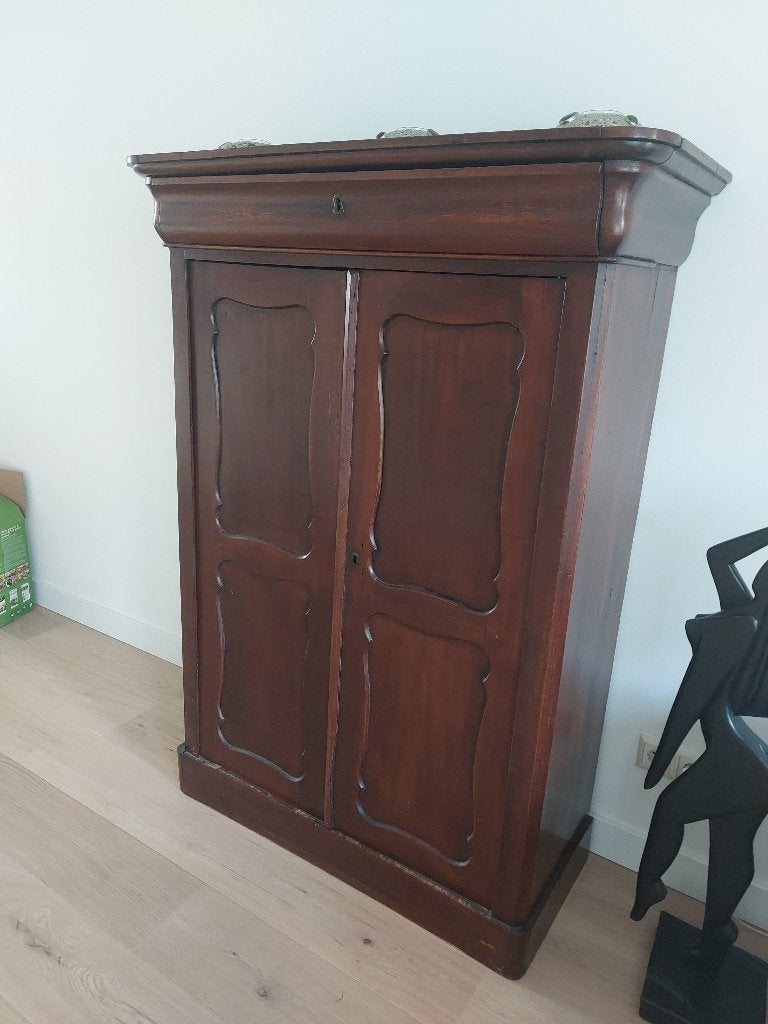 Antieke voorraadkast, Ophalen