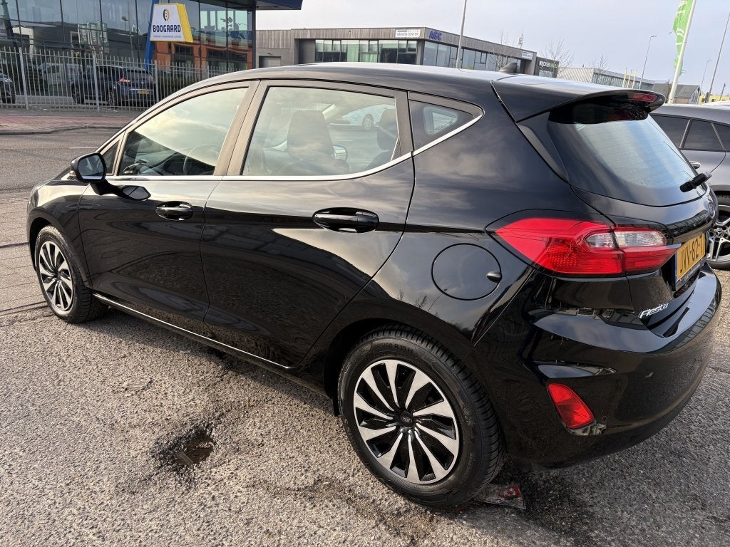Ford Fiesta 1.0 EcoBoost Hybrid Titanium (bj 2023), Auto's, Voorwielaandrijving, Dealer onderhouden, Stof, Gebruikt