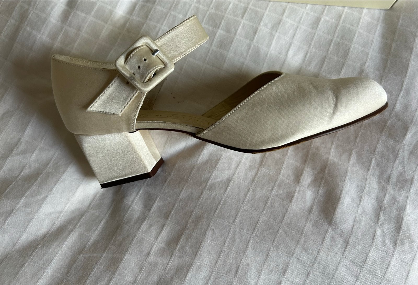 Satijnen schoenen Anello & Davide, maat 37, Kleding | Dames, Schoenen, Schoenen met lage hakken, Wit, Ophalen of Verzenden, Zo goed als nieuw