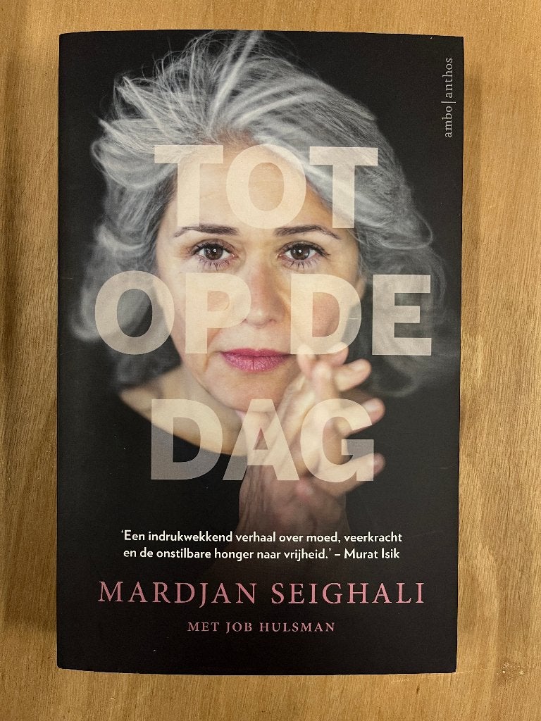 Tot op de dag - Mardjan Seighali (biografie), Ophalen of Verzenden, Zo goed als nieuw, Nederland, Mardjan Seighali