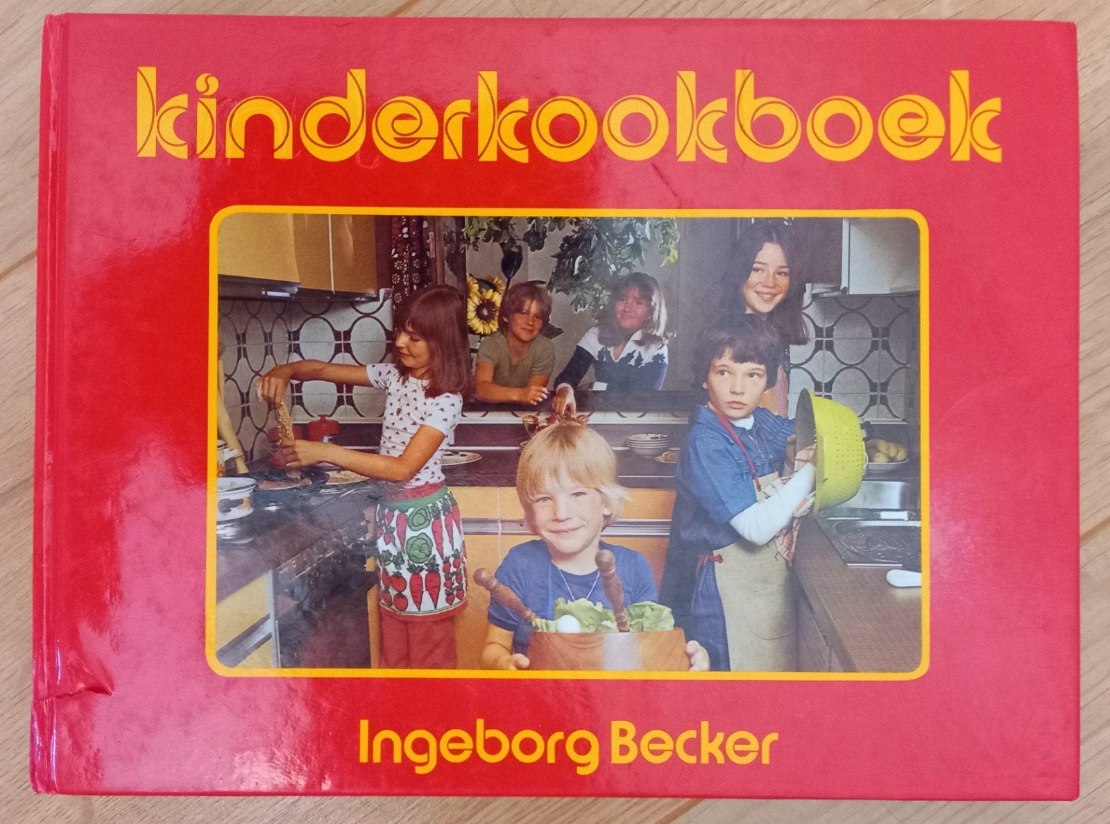 Vintage kinderkookboek/kookboek van Ingeborg Becker, Gelezen, Ophalen of Verzenden, Nederland en België, Ingeborg Becker