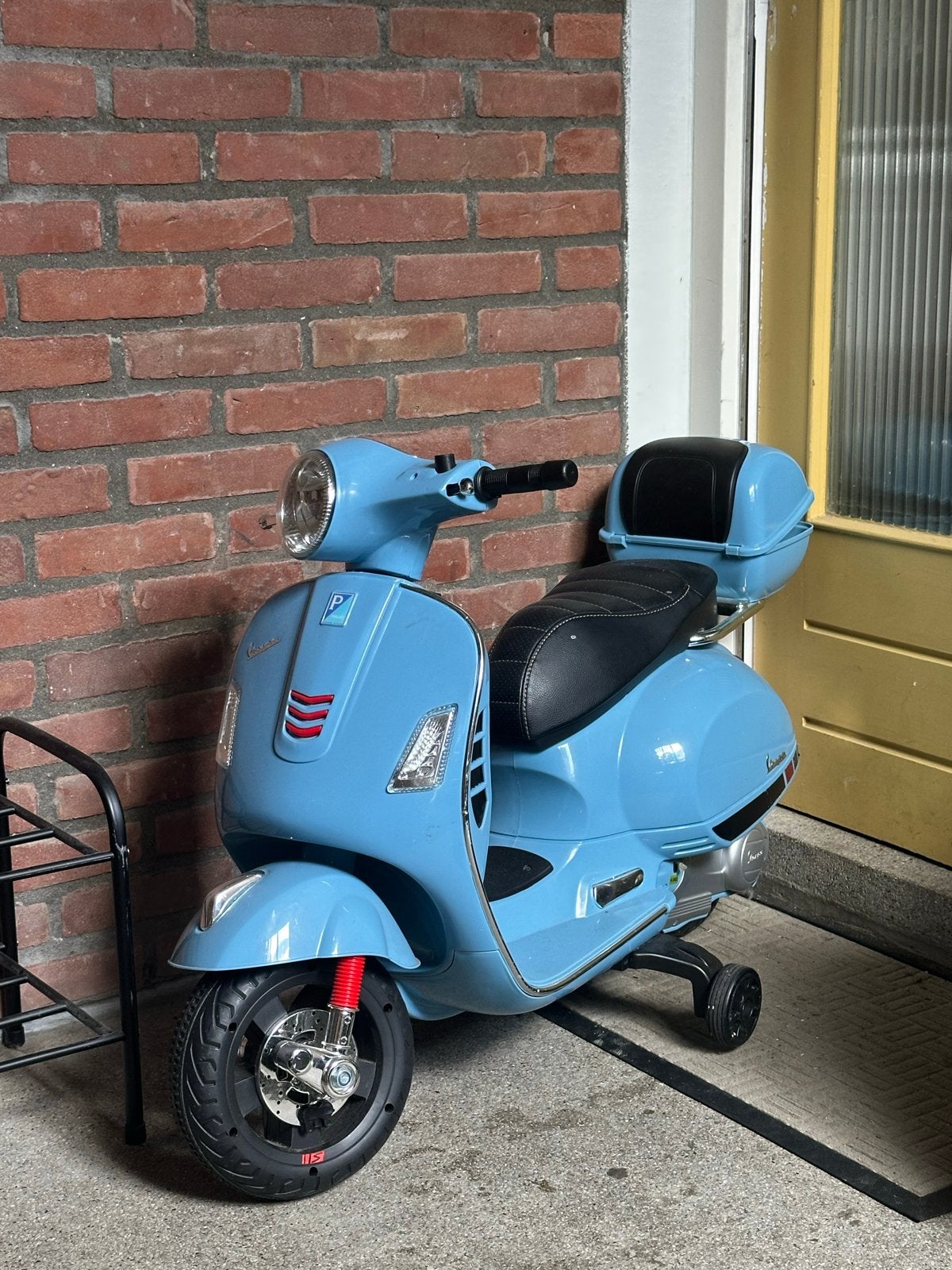 Vespa kinder scooter - batterij moet vervangen worden, Ophalen, Gebruikt