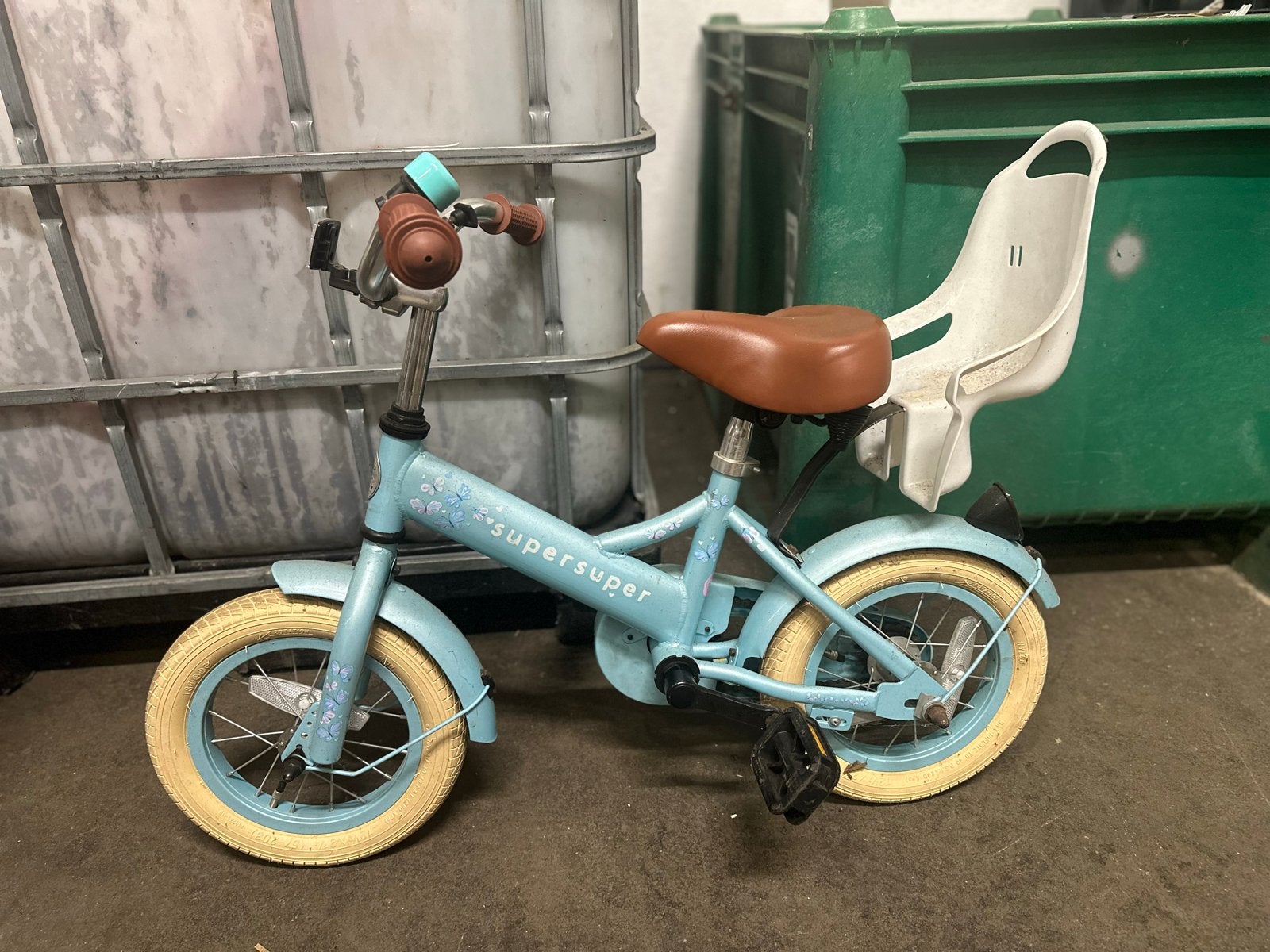 12 inch Kinderfiets Supersuper met poppenzitje en mandje, Ophalen, Gebruikt, Terugtraprem, Minder dan 16 inch