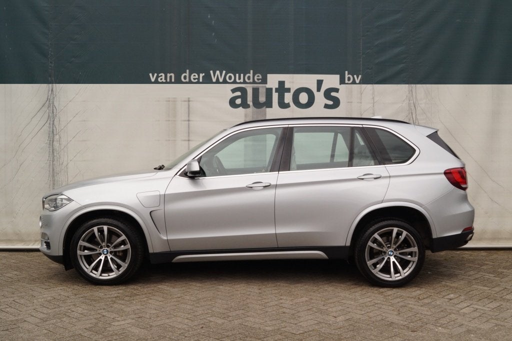 BMW X5 xDrive40e High Executive -LEER-PANO-NAVI-CAM-, Dealer onderhouden, Gebruikt, 4 cilinders, Bedrijf