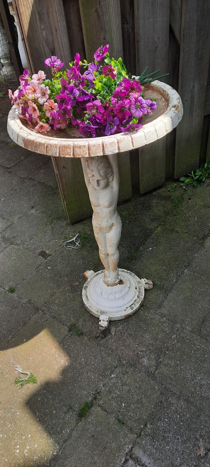 Antieke gietijzeren vogelbad/plantenstandaard met putto, Ophalen