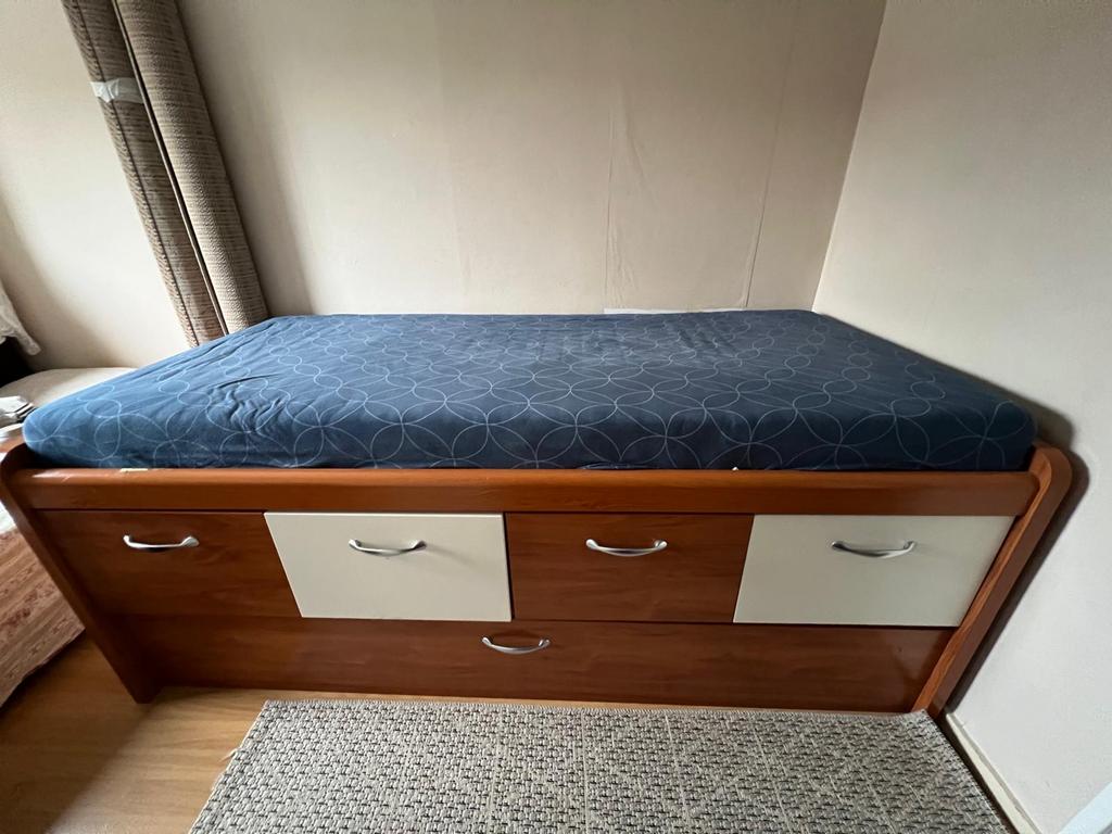 Hoogslaper met opberglades en logeerbed- Zonder matras, Gebruikt, 90 cm, Eenpersoons, Bruin