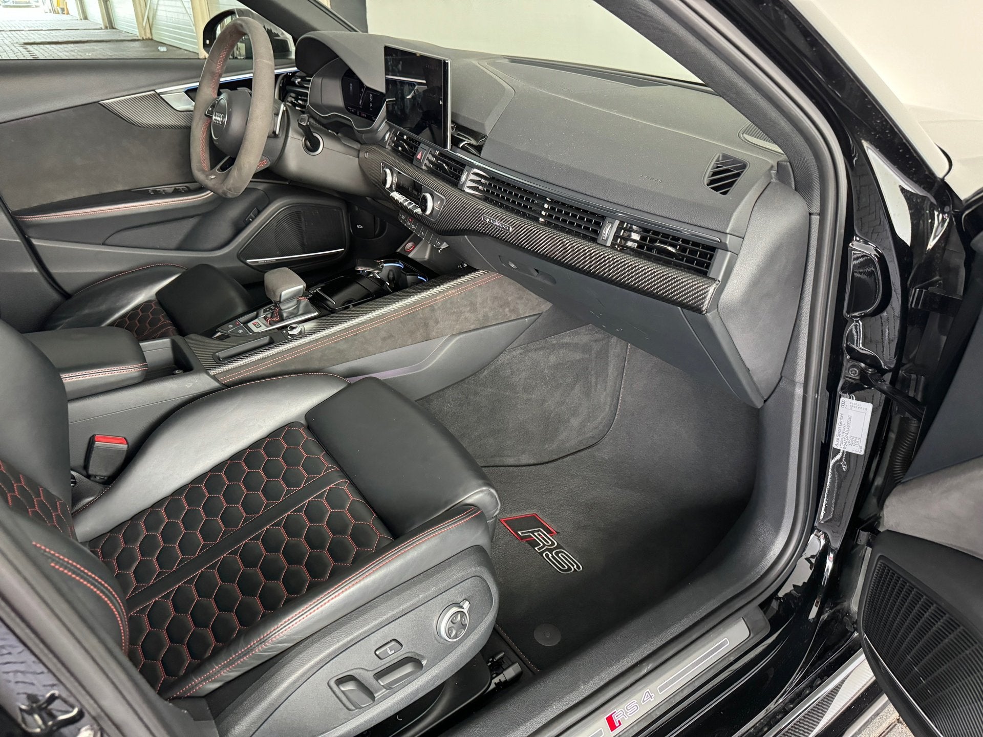 Foto 45 van Audi RS4 Avant 2.9 TFSI quattro Pano|Ceramic|B&O|HuD|Carbon