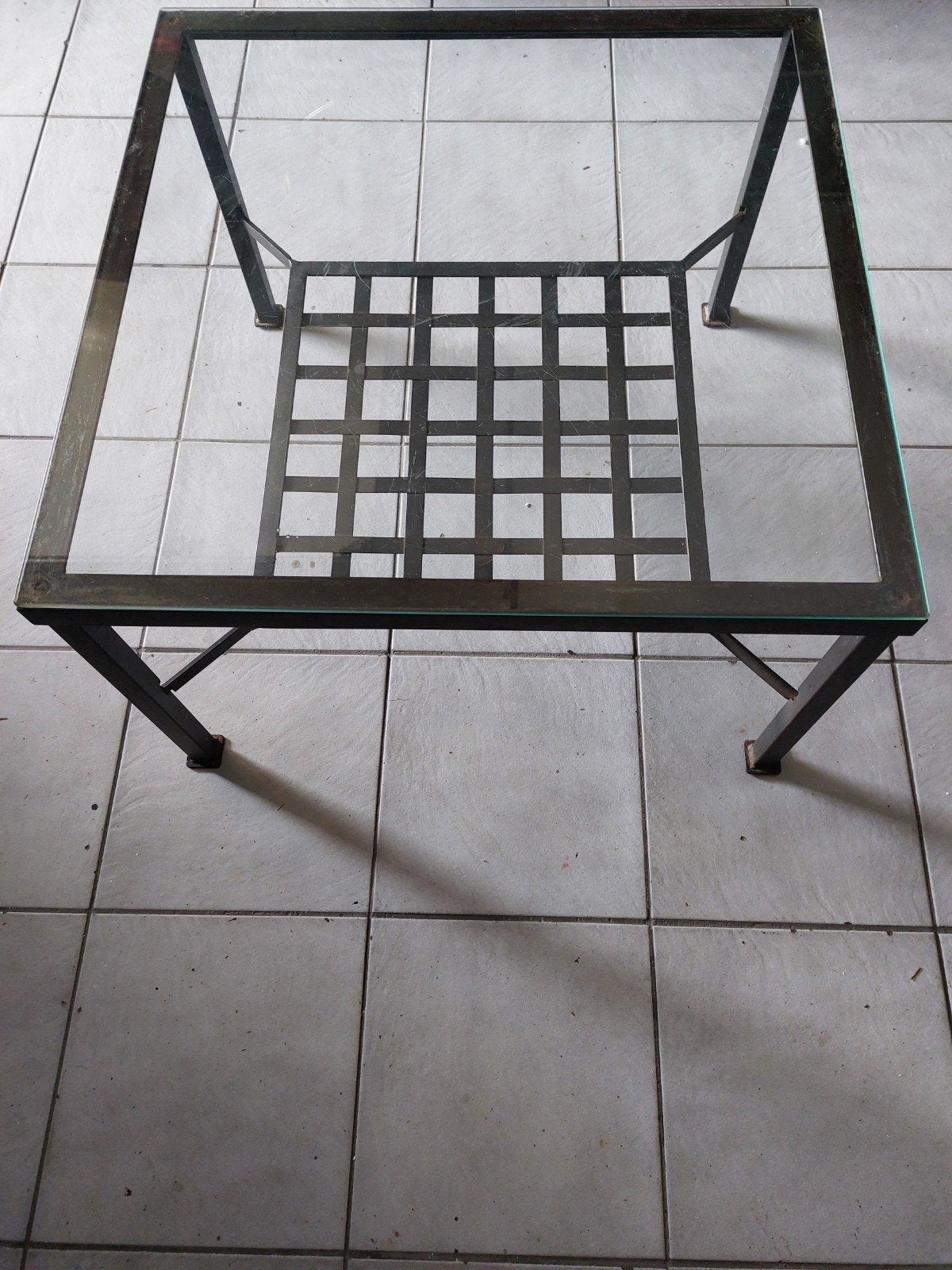 Vierkante ijzeren salontafel met glazen blad, Ophalen, Gebruikt, 50 tot 100 cm, Vierkant