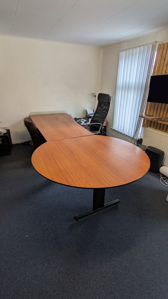 Kantoorbureau met rond bureaublad, Overige typen, Gebruikt, Bruin, 200 cm