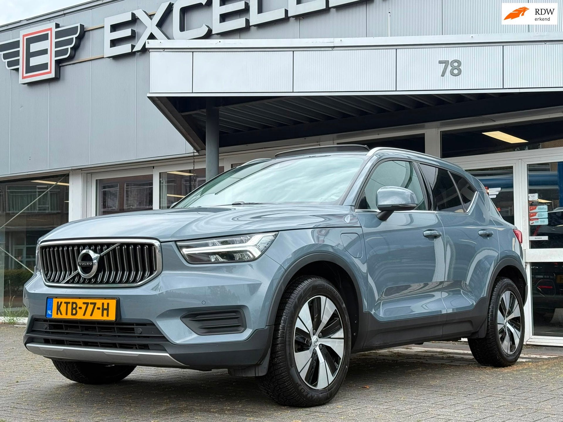 Volvo XC40 1.5 T4 Recharge Inscription Expression | Panorama, Dealer onderhouden, Stof, Zwart, Bedrijf