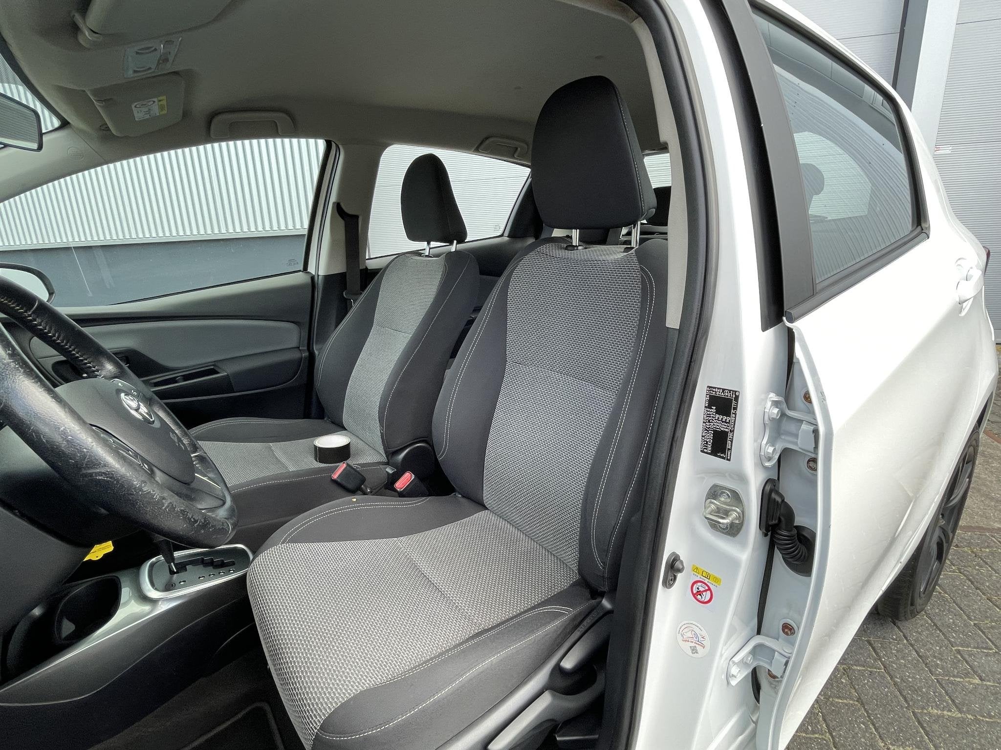 Toyota Yaris 1.5 Hybrid Aspiration, Auto's, Dealer onderhouden, Gebruikt, Euro 6, 4 cilinders