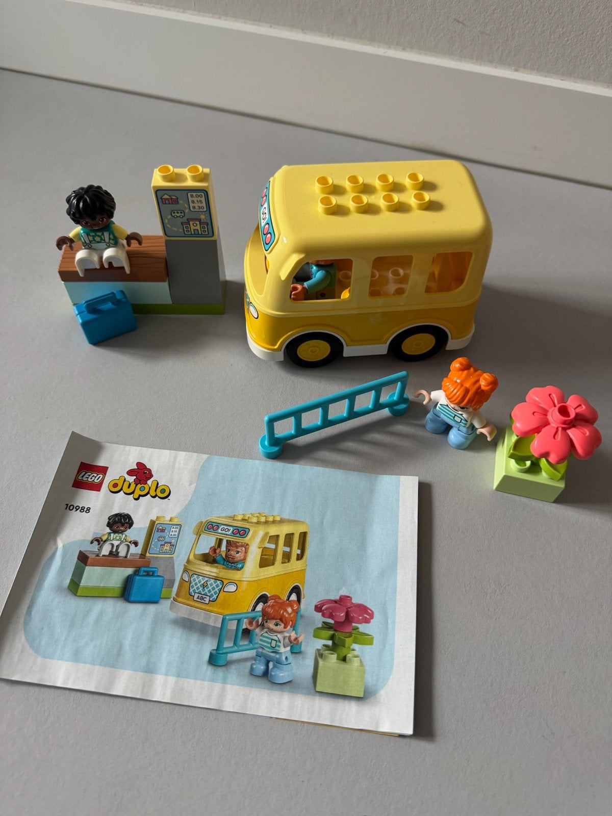 Lego Duplo 10988 Schoolbus met figuren en accessoires, Lego, Ophalen of Verzenden, Zo goed als nieuw, Compleet