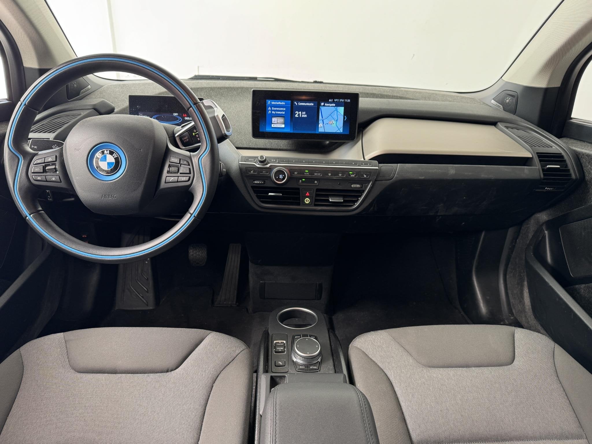 BMW i3 Basis 120Ah 42 kWh | Navigatie | Camera | Stoelverwar, Auto's, Huisgarantie, Met garantie (alle), 4 stoelen, 258 min