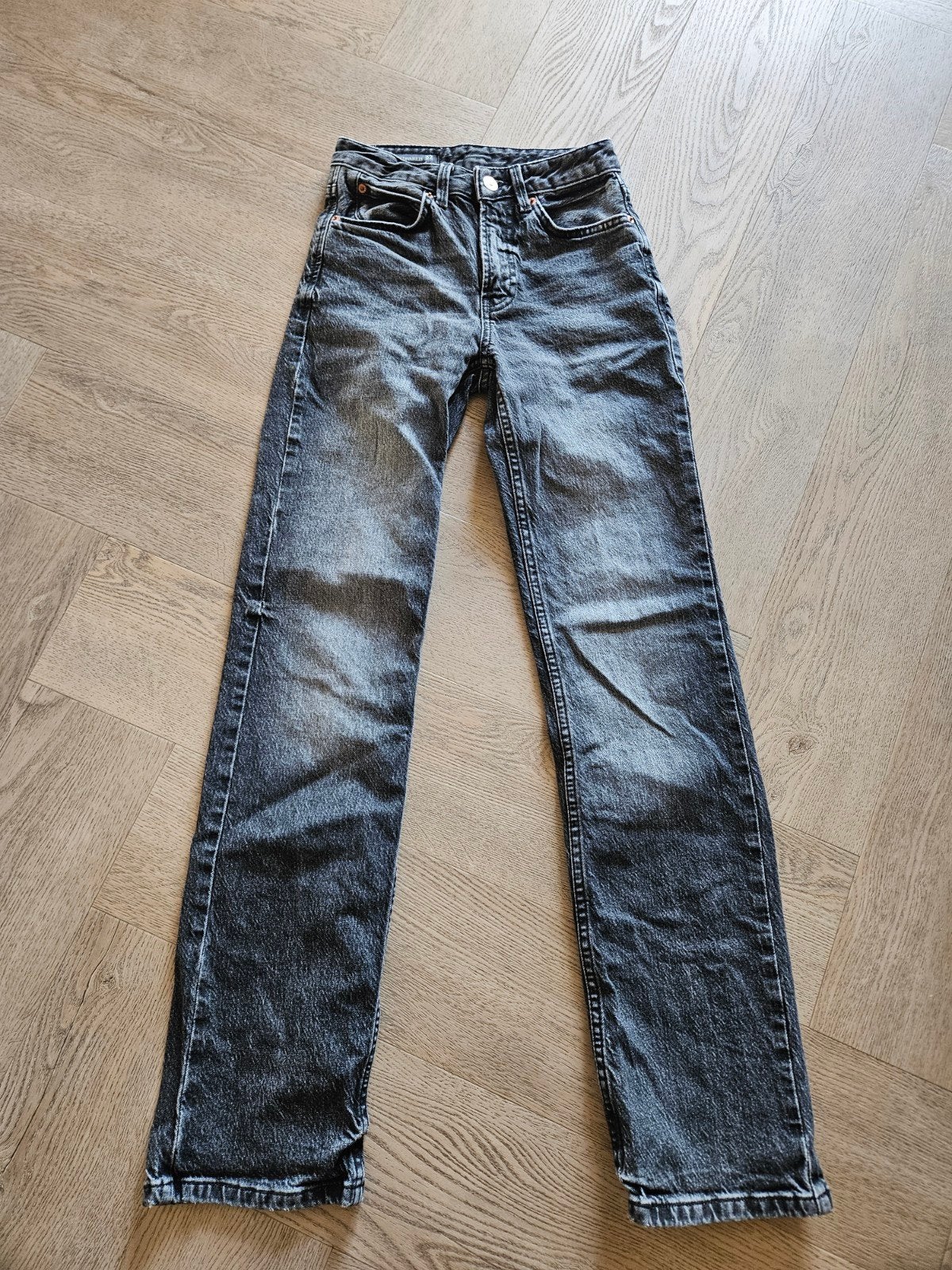 Stradivarius D98 broek maat 32, Overige jeansmaten, Ophalen of Verzenden, Zo goed als nieuw, Grijs