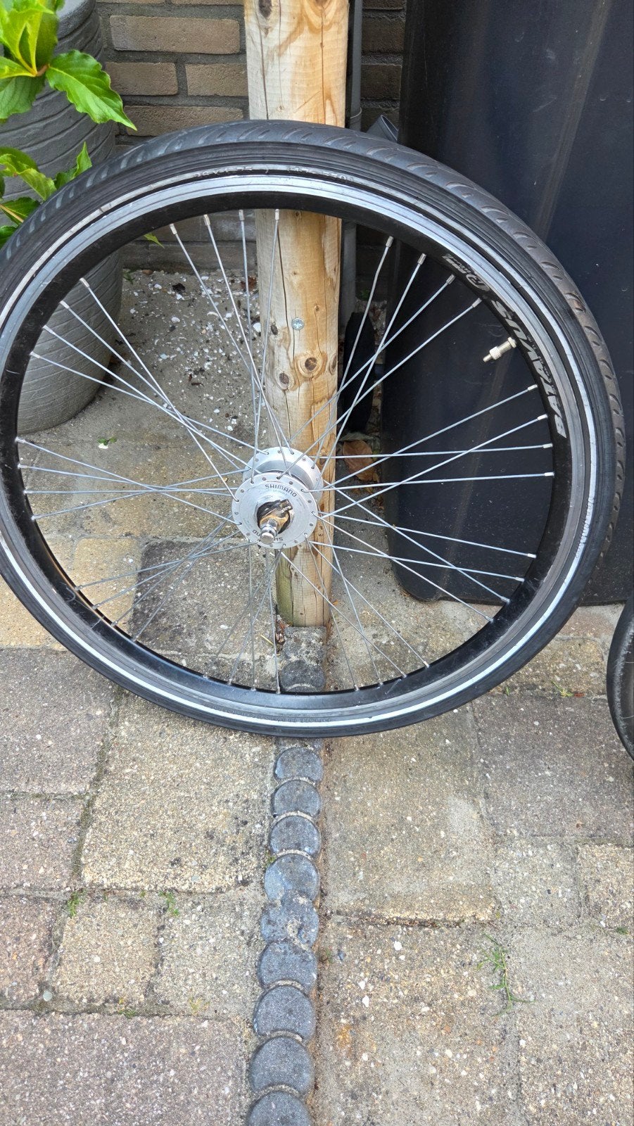 26 inch voorwiel met Shimano naafdynamo en band, Wiel, Gebruikt, Toerfiets, Ophalen of Verzenden