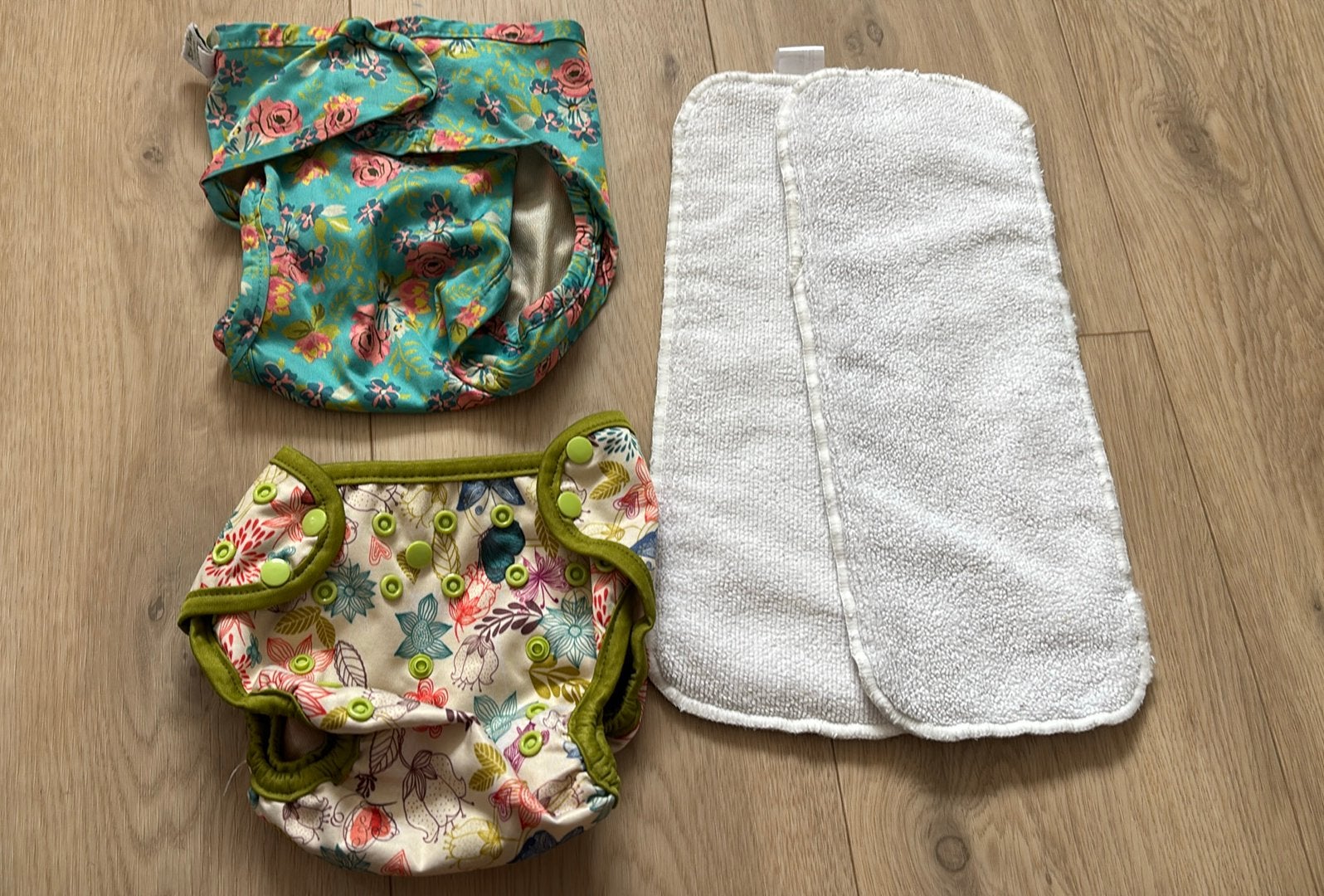 2 wasbare luiers met witte inleggers, Ophalen of Verzenden, Gebruikt, Overige typen