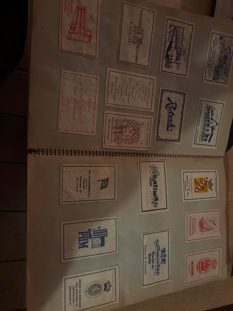 Verzameling suikerzakjes in plakboek, Ophalen, Nederland
