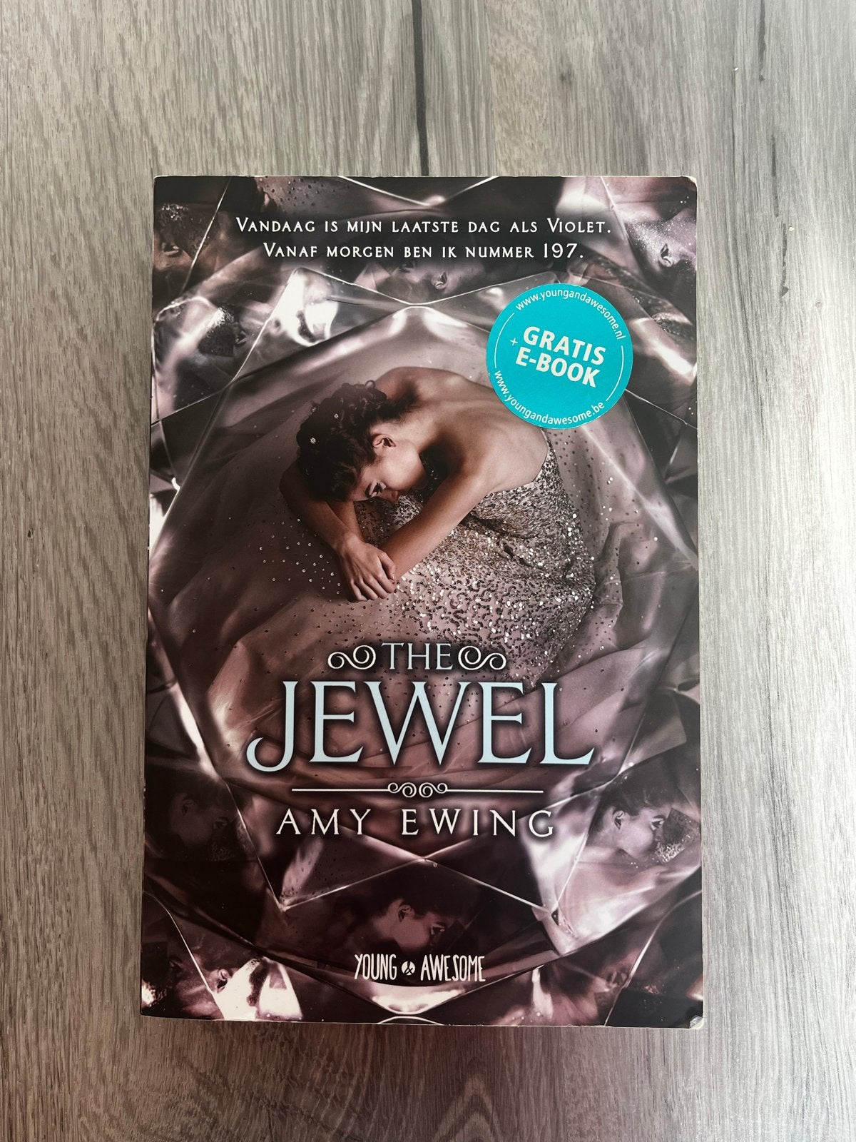 The Jewel - Amy Ewing (Nederlands Young Adult Fantasy Boek), Ophalen of Verzenden, Zo goed als nieuw, Nederland